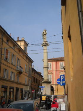 イタリア・３都市のんびり紀行（ボローニャの斜塔）